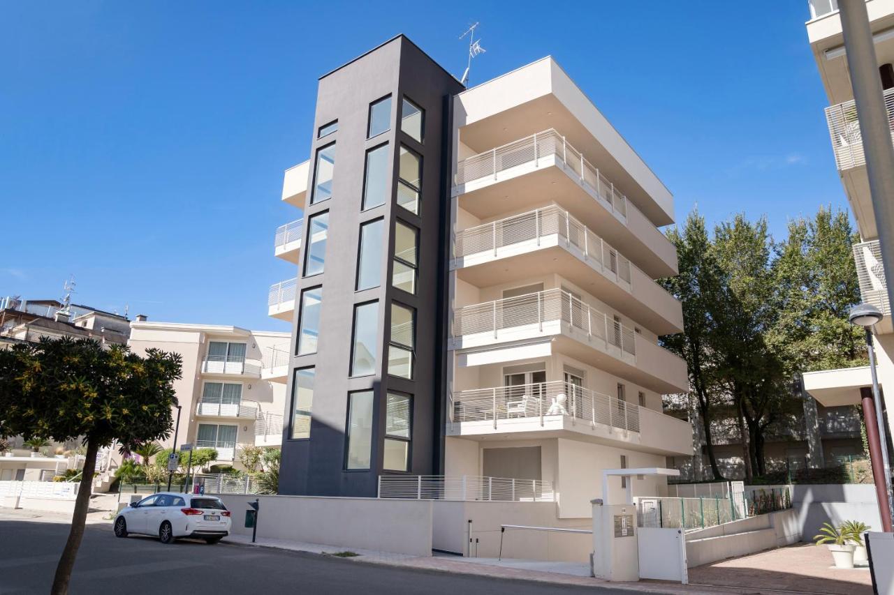 Ferrari Apartments Ponente กาออร์เล ภายนอก รูปภาพ